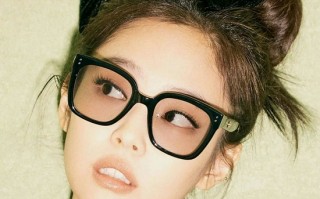 脸长眼小戴什么眼镜，脸长眼小戴什么眼镜好看